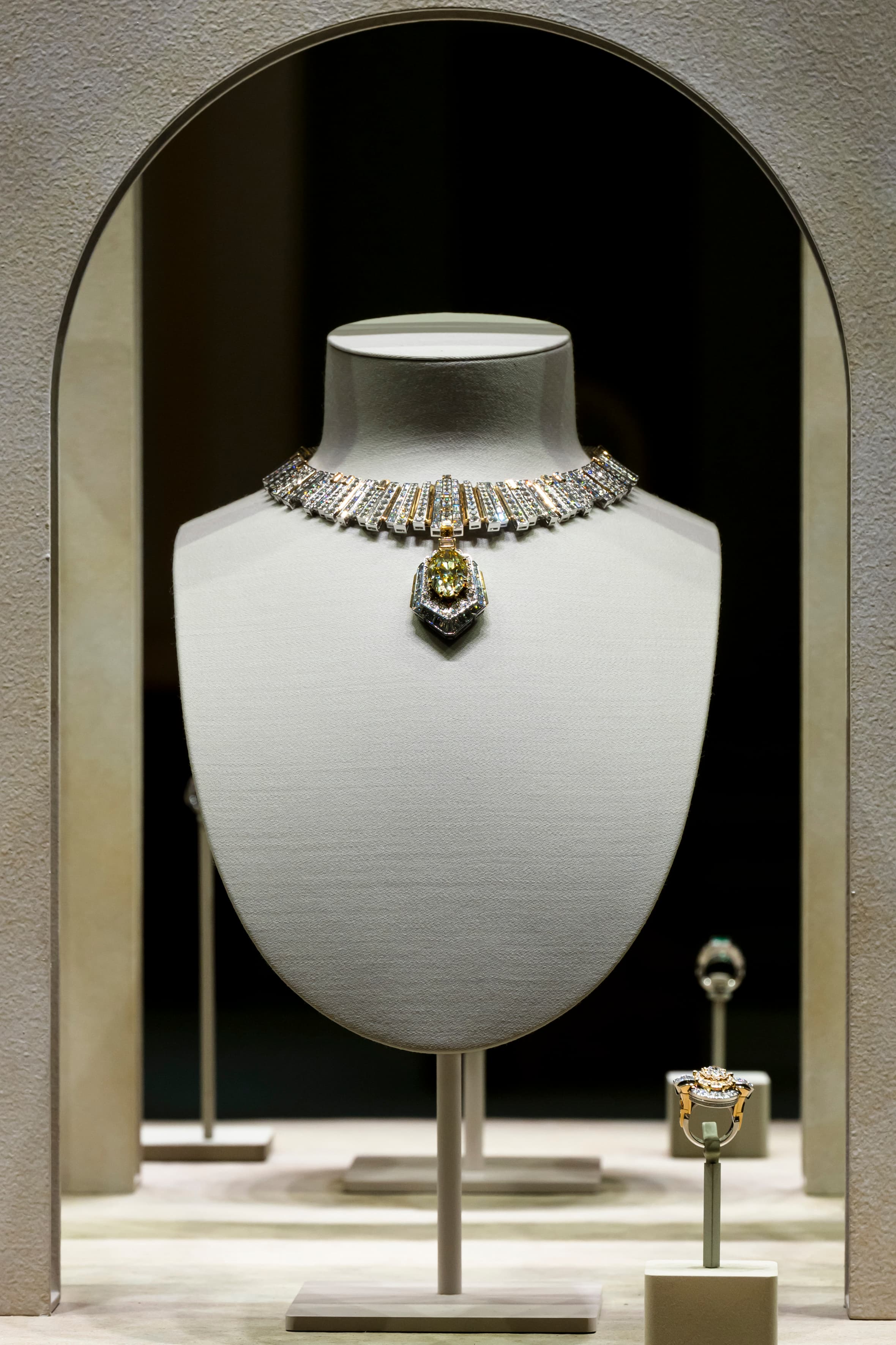 Vintage Luxury Store Experience